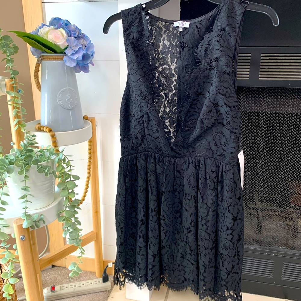 NWT Tobi Lace Deep-V Mini Dress (M)